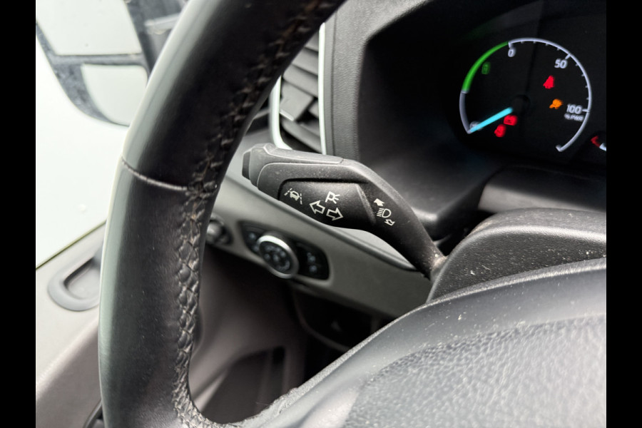 Ford E-Transit 68kWh 184PK L2H2 317km WLTP BEV Snelladen 360° Camera Stoelverwarming Cruise control Climate control Carplay Navigatie Parkeerse