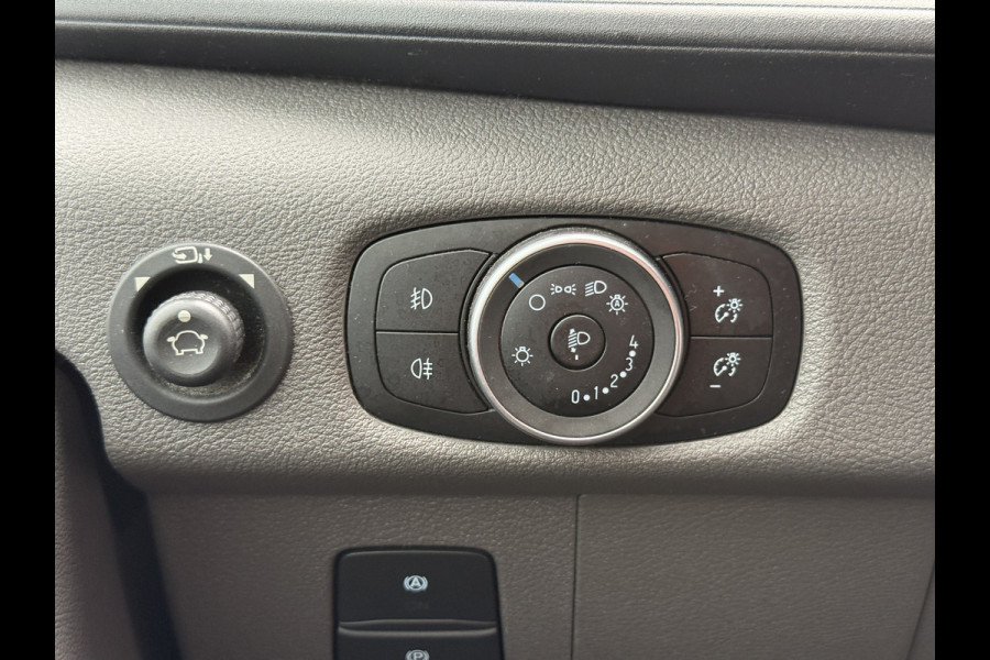 Ford E-Transit 68kWh 184PK L2H2 317km WLTP BEV Snelladen 360° Camera Stoelverwarming Cruise control Climate control Carplay Navigatie Parkeerse