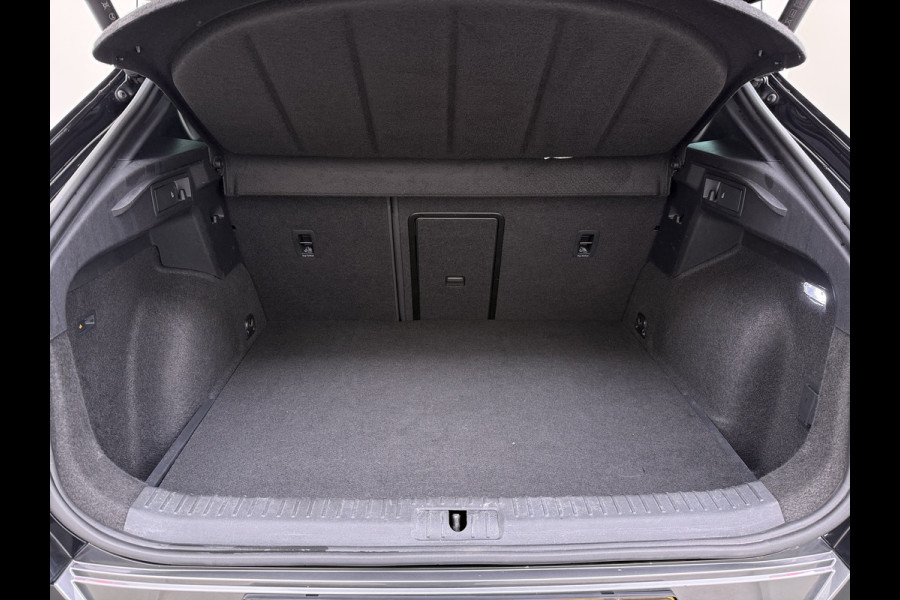 CUPRA Formentor 1.4T 245PK e-Hybrid VZ Performance SOH 100% Trekhaak Panoramadak Adap.Cruise Stoel+Stuurverwarming Elek.Achterklep 3-Zone Ecc Na Apple Carplay/Android Auto DAB Isofix Licht-/regensensor Draadloze lader Dodehoekdetectie File assistent 1e Eigenaar Origineel Nederlandse Auto