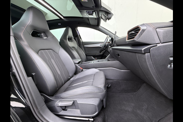 CUPRA Formentor 1.4T 245PK e-Hybrid VZ Performance SOH 100% Trekhaak Panoramadak Adap.Cruise Stoel+Stuurverwarming Elek.Achterklep 3-Zone Ecc Na Apple Carplay/Android Auto DAB Isofix Licht-/regensensor Draadloze lader Dodehoekdetectie File assistent 1e Eigenaar Origineel Nederlandse Auto