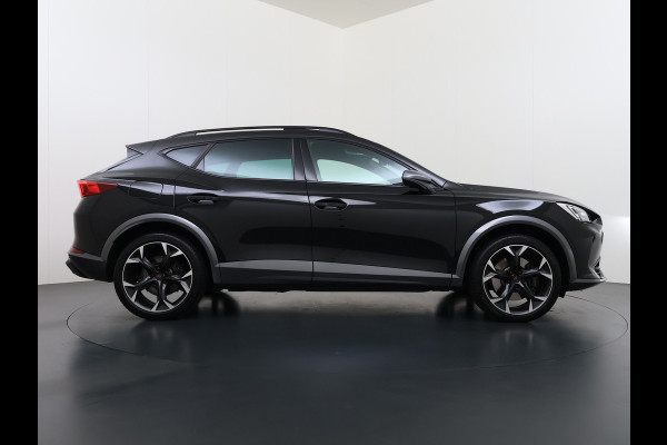 CUPRA Formentor 1.4T 245PK e-Hybrid VZ Performance SOH 100% Trekhaak Panoramadak Adap.Cruise Stoel+Stuurverwarming Elek.Achterklep 3-Zone Ecc Na Apple Carplay/Android Auto DAB Isofix Licht-/regensensor Draadloze lader Dodehoekdetectie File assistent 1e Eigenaar Origineel Nederlandse Auto