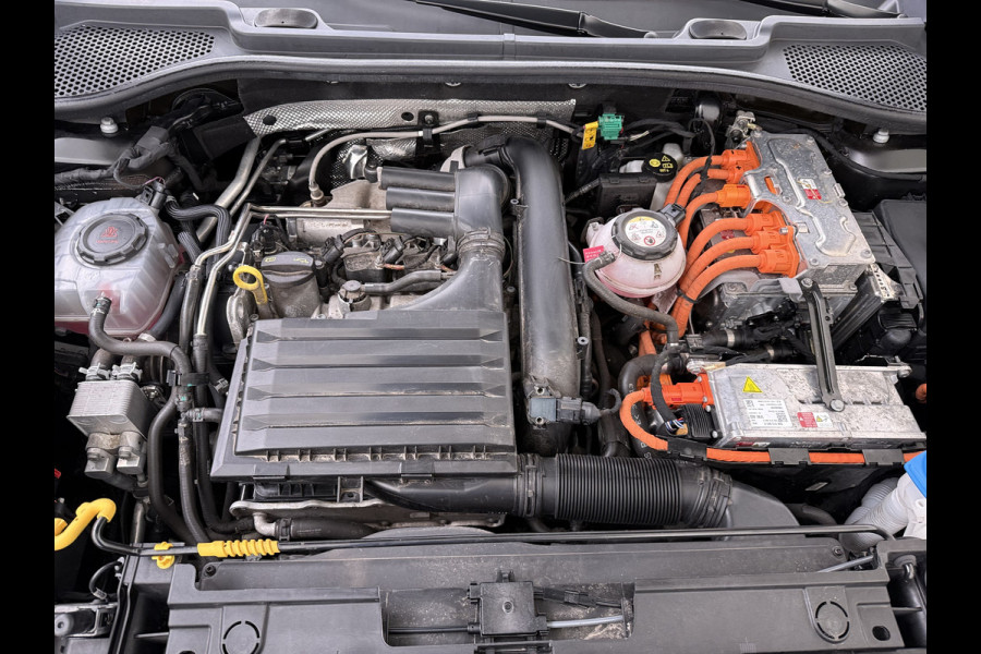 CUPRA Formentor 1.4T 245PK e-Hybrid VZ Performance SOH 100% Trekhaak Panoramadak Adap.Cruise Stoel+Stuurverwarming Elek.Achterklep 3-Zone Ecc Na Apple Carplay/Android Auto DAB Isofix Licht-/regensensor Draadloze lader Dodehoekdetectie File assistent 1e Eigenaar Origineel Nederlandse Auto