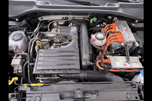 CUPRA Formentor 1.4T 245PK e-Hybrid VZ Performance SOH 100% Trekhaak Panoramadak Adap.Cruise Stoel+Stuurverwarming Elek.Achterklep 3-Zone Ecc Na Apple Carplay/Android Auto DAB Isofix Licht-/regensensor Draadloze lader Dodehoekdetectie File assistent 1e Eigenaar Origineel Nederlandse Auto
