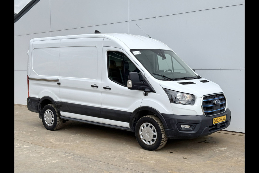 Ford E-Transit 68kWh 184PK L2H2 317km WLTP BEV Snelladen 360° Camera Stoelverwarming Cruise control Climate control Carplay Navigatie Parkeerse