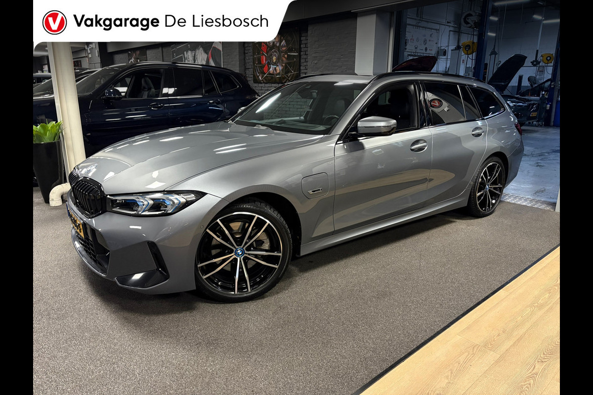 BMW 3 Serie Touring 330e xDrive M-pakket facelift / Panorama-dak / head-up / 360 camera / Harman-Kardon