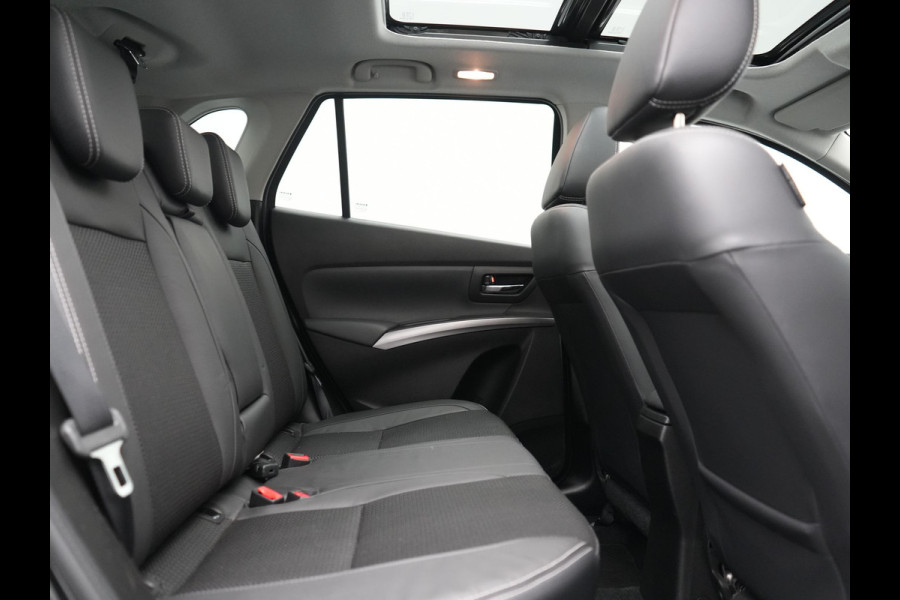 Suzuki S-Cross 1.5 AllGrip Style MHEV 115pk Dealer O.H | Panodak | Adaptive Cruise | 360 Camera | Keyless | Sportstoelen Verwarmd | Blis | Apple Carplay | DAB | Navigatie | 17"L.M |