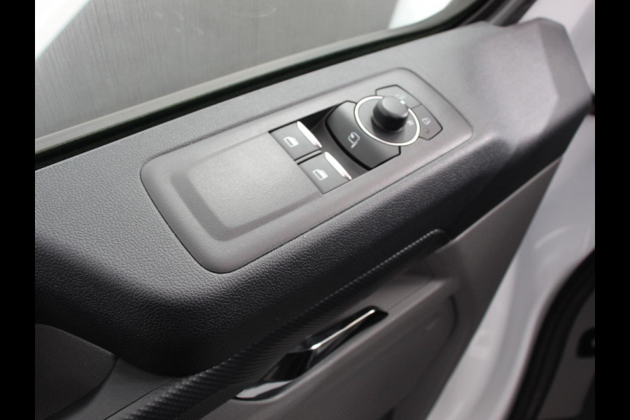 Ford E-Transit Custom 340 L2H1 Limited 65 kWh 8 persoons Automaat Cruise Control Airco Lichtmetalen Velgen