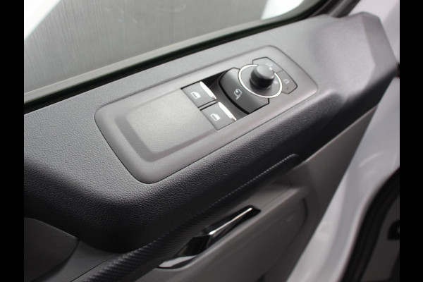Ford E-Transit Custom 340 L2H1 Limited 65 kWh 8 persoons Automaat Cruise Control Airco Lichtmetalen Velgen