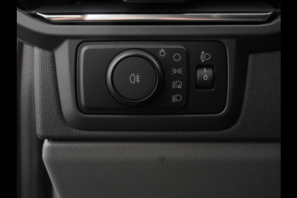 Ford E-Transit Custom 340 L2H1 Limited 65 kWh 8 persoons Automaat Cruise Control Airco Lichtmetalen Velgen