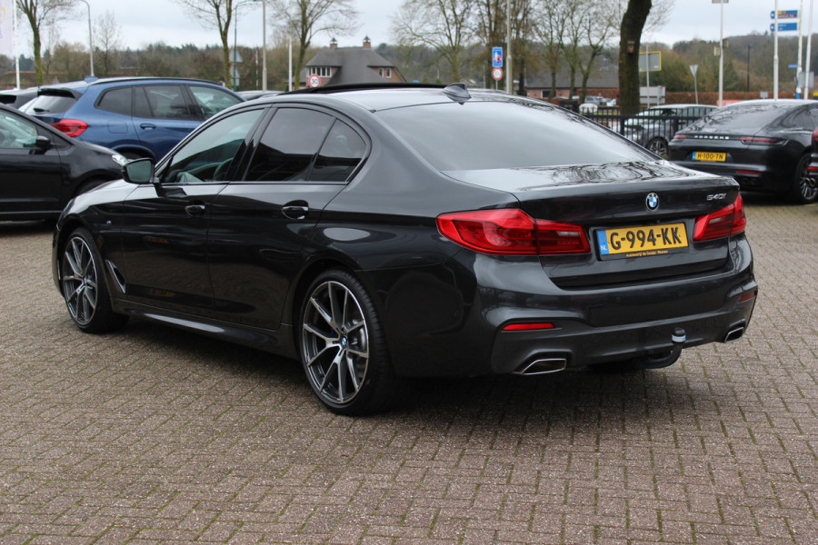 BMW 5 Serie 540i High Exe. M Sport / Trekhaak / Schuifdak / Camera / Leder / Keyless / 20'' / Stoelventilatie+Verwarming / Stuurverwarming / Dodehoek / DAB / ACC