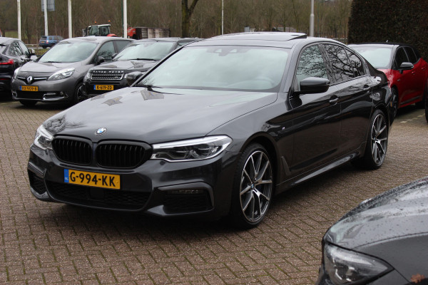 BMW 5 Serie 540i High Exe. M Sport / Trekhaak / Schuifdak / Camera / Leder / Keyless / 20'' / Stoelventilatie+Verwarming / Stuurverwarming / Dodehoek / DAB / ACC