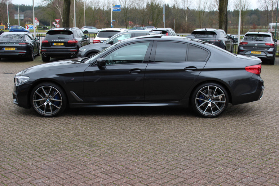 BMW 5 Serie 540i High Exe. M Sport / Trekhaak / Schuifdak / Camera / Leder / Keyless / 20'' / Stoelventilatie+Verwarming / Stuurverwarming / Dodehoek / DAB / ACC