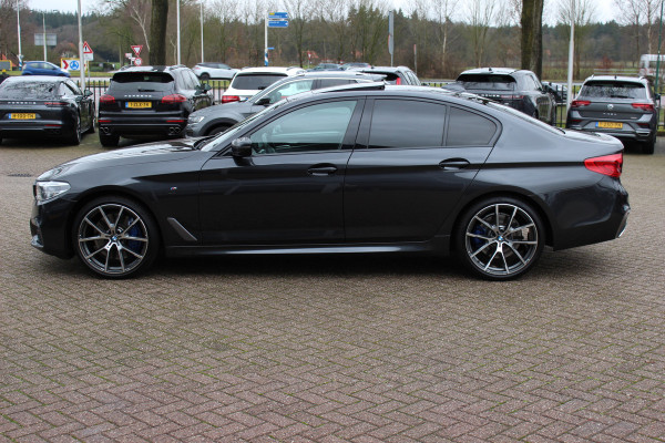 BMW 5 Serie 540i High Exe. M Sport / Trekhaak / Schuifdak / Camera / Leder / Keyless / 20'' / Stoelventilatie+Verwarming / Stuurverwarming / Dodehoek / DAB / ACC