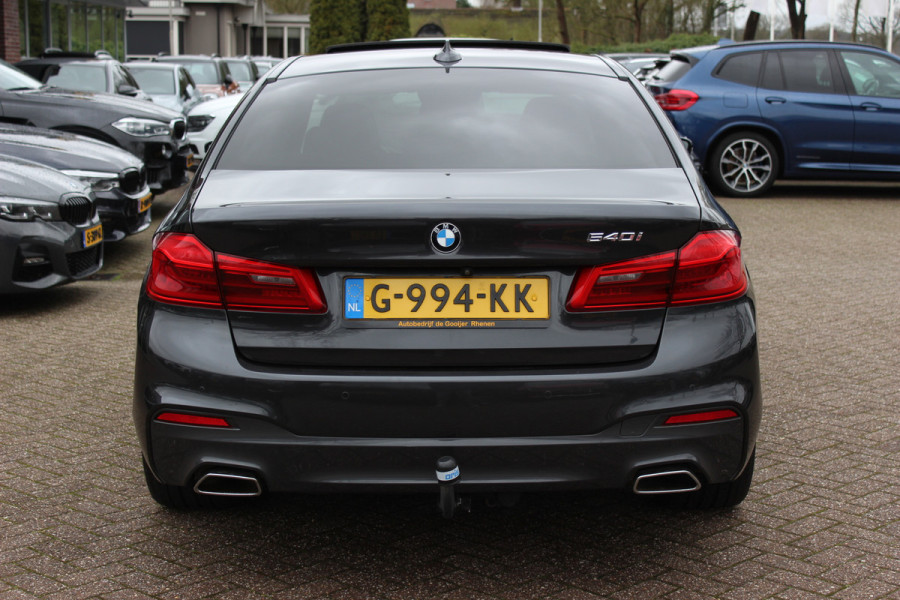 BMW 5 Serie 540i High Exe. M Sport / Trekhaak / Schuifdak / Camera / Leder / Keyless / 20'' / Stoelventilatie+Verwarming / Stuurverwarming / Dodehoek / DAB / ACC