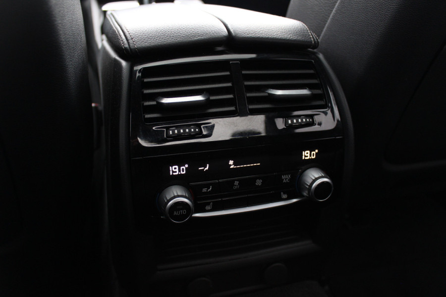 BMW 5 Serie 540i High Exe. M Sport / Trekhaak / Schuifdak / Camera / Leder / Keyless / 20'' / Stoelventilatie+Verwarming / Stuurverwarming / Dodehoek / DAB / ACC