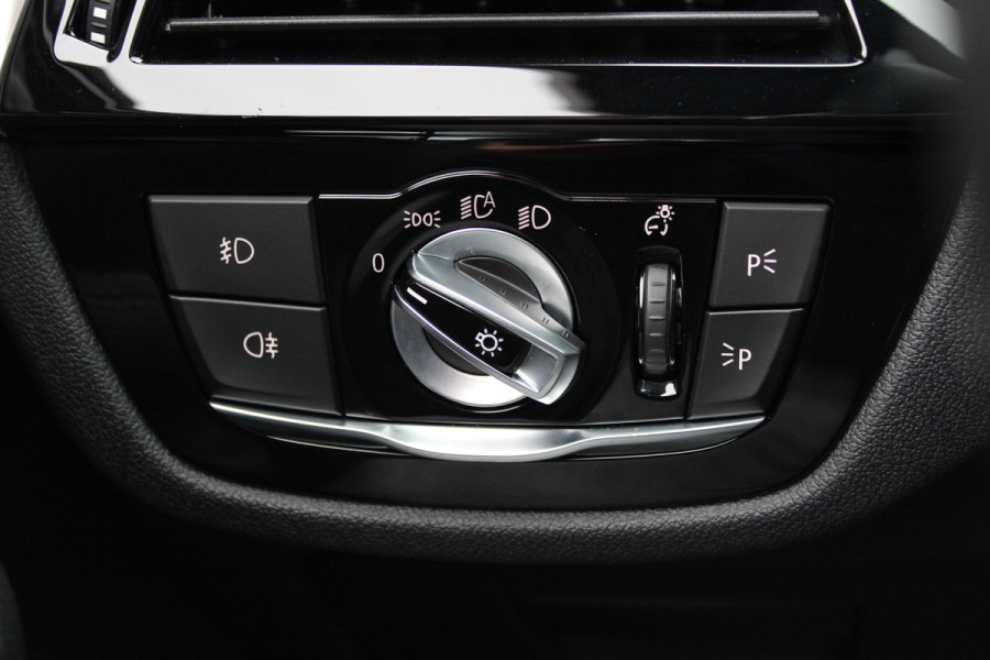 BMW 5 Serie 540i High Exe. M Sport / Trekhaak / Schuifdak / Camera / Leder / Keyless / 20'' / Stoelventilatie+Verwarming / Stuurverwarming / Dodehoek / DAB / ACC