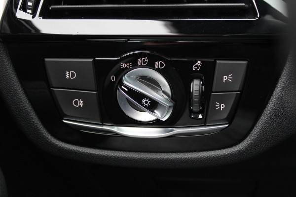 BMW 5 Serie 540i High Exe. M Sport / Trekhaak / Schuifdak / Camera / Leder / Keyless / 20'' / Stoelventilatie+Verwarming / Stuurverwarming / Dodehoek / DAB / ACC