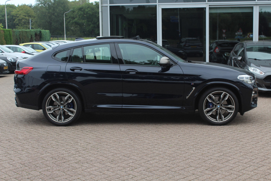BMW X4 M40i High Exe. M Sport 73.952 km NL Auto. / Trekhaak / Panoramadak / Camera / Head-up / Luxe Leder / 21'' / Harman Kardon / Navigatie / Stuur+Stoelverwarming / DAB / Dodehoek / Cruise Control