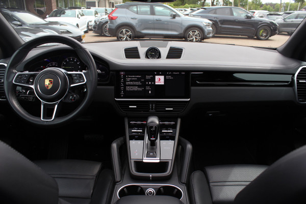 Porsche Cayenne 3.0 E-Hybrid / Panoramadak / Camera / Head-up / Leder / 21'' / Luchtvering / Bose / Sportuitlaat / Sportchrono / Stuur+Stoelverwamring / Dodehoek / DAB / ACC