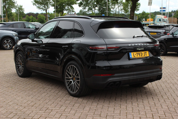 Porsche Cayenne 3.0 E-Hybrid / Panoramadak / Camera / Head-up / Leder / 21'' / Luchtvering / Bose / Sportuitlaat / Sportchrono / Stuur+Stoelverwamring / Dodehoek / DAB / ACC