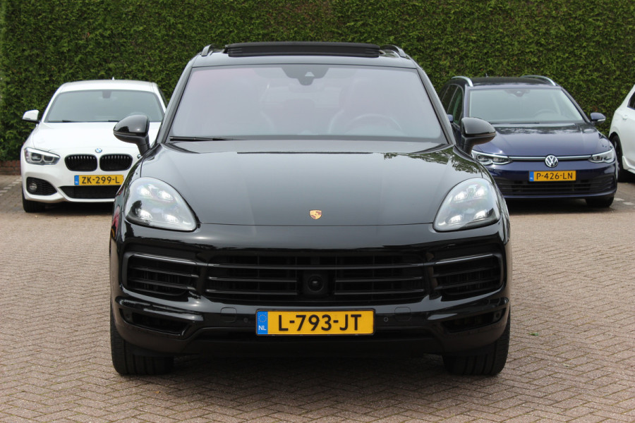 Porsche Cayenne 3.0 E-Hybrid / Panoramadak / Camera / Head-up / Leder / 21'' / Luchtvering / Bose / Sportuitlaat / Sportchrono / Stuur+Stoelverwamring / Dodehoek / DAB / ACC