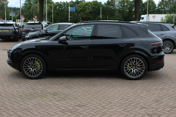 Porsche Cayenne 3.0 E-Hybrid / Panoramadak / Camera / Head-up / Leder / 21'' / Luchtvering / Bose / Sportuitlaat / Sportchrono / Stuur+Stoelverwamring / Dodehoek / DAB / ACC