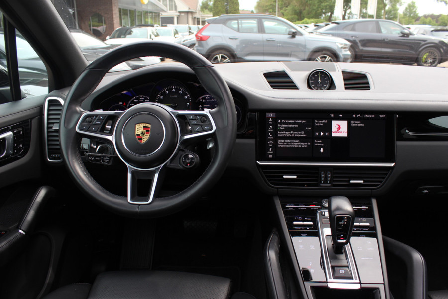 Porsche Cayenne 3.0 E-Hybrid / Panoramadak / Camera / Head-up / Leder / 21'' / Luchtvering / Bose / Sportuitlaat / Sportchrono / Stuur+Stoelverwamring / Dodehoek / DAB / ACC