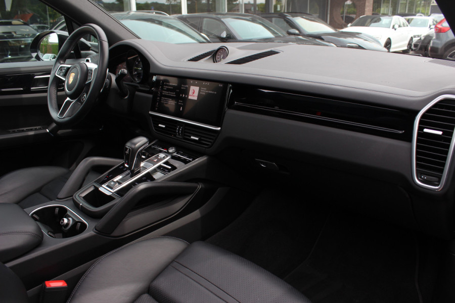 Porsche Cayenne 3.0 E-Hybrid / Panoramadak / Camera / Head-up / Leder / 21'' / Luchtvering / Bose / Sportuitlaat / Sportchrono / Stuur+Stoelverwamring / Dodehoek / DAB / ACC
