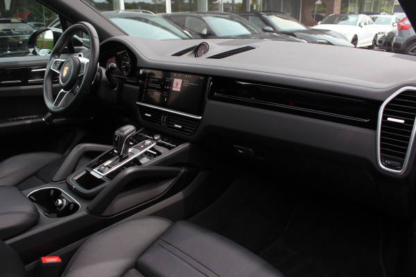 Porsche Cayenne 3.0 E-Hybrid / Panoramadak / Camera / Head-up / Leder / 21'' / Luchtvering / Bose / Sportuitlaat / Sportchrono / Stuur+Stoelverwamring / Dodehoek / DAB / ACC