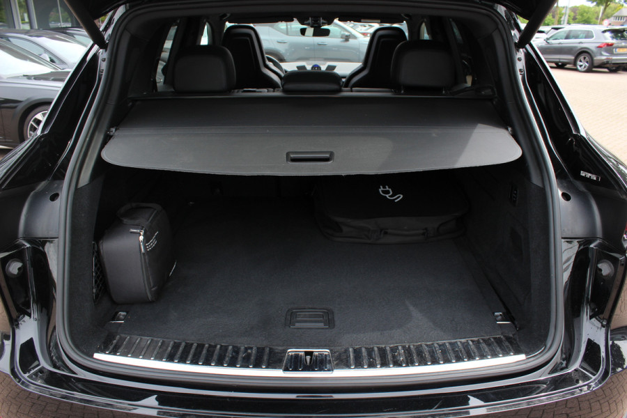 Porsche Cayenne 3.0 E-Hybrid / Panoramadak / Camera / Head-up / Leder / 21'' / Luchtvering / Bose / Sportuitlaat / Sportchrono / Stuur+Stoelverwamring / Dodehoek / DAB / ACC