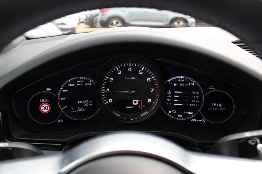 Porsche Cayenne 3.0 E-Hybrid / Panoramadak / Camera / Head-up / Leder / 21'' / Luchtvering / Bose / Sportuitlaat / Sportchrono / Stuur+Stoelverwamring / Dodehoek / DAB / ACC