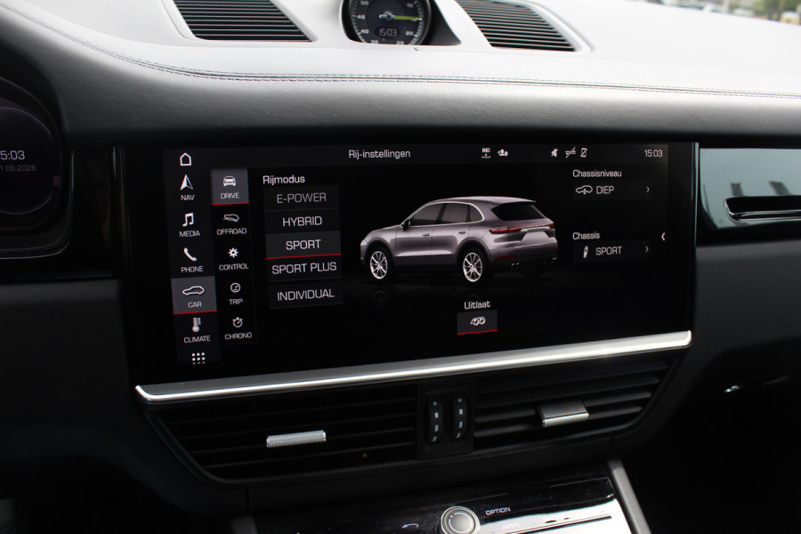 Porsche Cayenne 3.0 E-Hybrid / Panoramadak / Camera / Head-up / Leder / 21'' / Luchtvering / Bose / Sportuitlaat / Sportchrono / Stuur+Stoelverwamring / Dodehoek / DAB / ACC