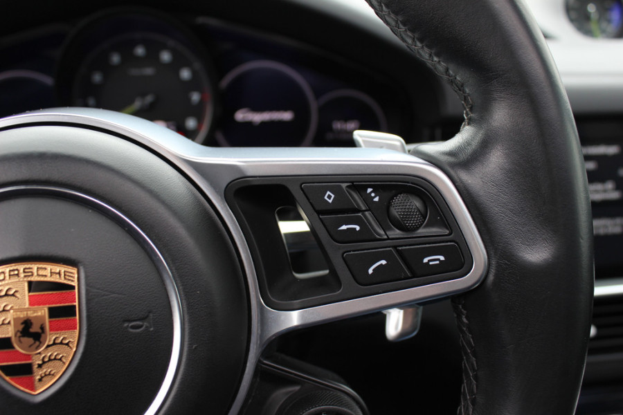 Porsche Cayenne 3.0 E-Hybrid / Panoramadak / Camera / Head-up / Leder / 21'' / Luchtvering / Bose / Sportuitlaat / Sportchrono / Stuur+Stoelverwamring / Dodehoek / DAB / ACC