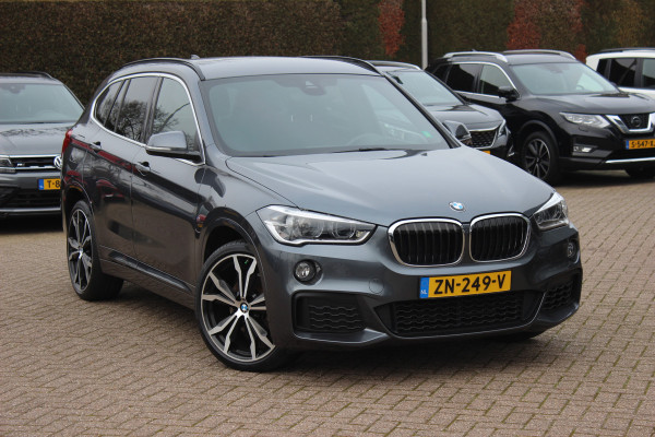 BMW X1 sDrive18i Executive Ed. M Sport / Trekhaak / Camera / Head-up / Alcantara / Navigatie / Sportstoelen / Getint glas / Cruise Control