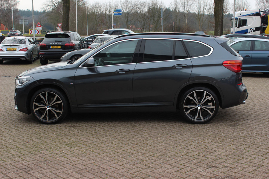 BMW X1 sDrive18i Executive Ed. M Sport / Trekhaak / Camera / Head-up / Alcantara / Navigatie / Sportstoelen / Getint glas / Cruise Control