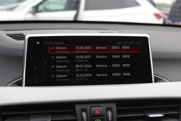 BMW X1 sDrive18i Executive Ed. M Sport / Trekhaak / Camera / Head-up / Alcantara / Navigatie / Sportstoelen / Getint glas / Cruise Control