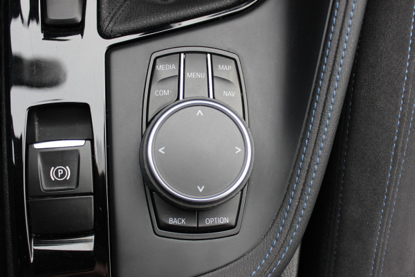 BMW X1 sDrive18i Executive Ed. M Sport / Trekhaak / Camera / Head-up / Alcantara / Navigatie / Sportstoelen / Getint glas / Cruise Control