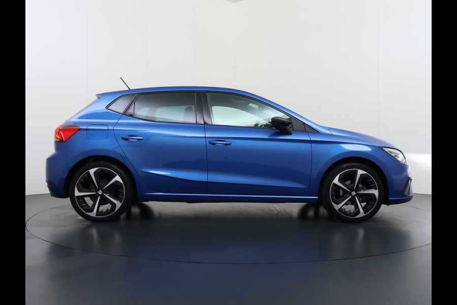 Seat Ibiza 5Drs FR Sport Adap.Cruise Camera Leer/Alcantara Sportstoelen+Verwarmd Lmv 18" Pdc Led Virtual Cockpit Ecc Navi Apple Carplay/And ESP Spoorassist Privacy-glass Sport onderstel  Lmv Isofix DAB Licht-/regensensor Origineel Nederlandse Auto