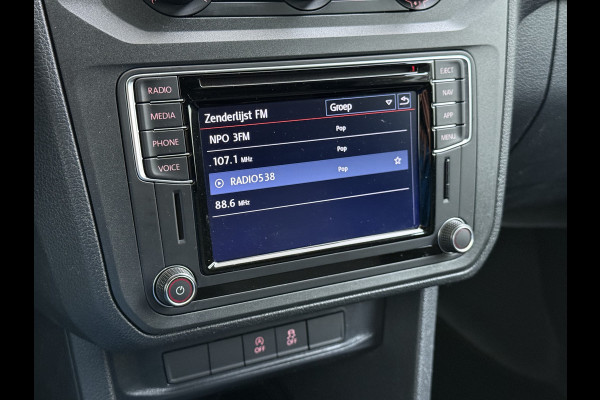 Volkswagen Caddy 2.0TDI Trekhaak Navi Euro 6 Airco Apple Carplay/Android Auto Cruise Control Bluetooth L1H1 BMT Trendline Betonplex Vloer Laden Schuifdeur Wandbetimmering 1.400kg Trekgewicht 1e Eigenaar