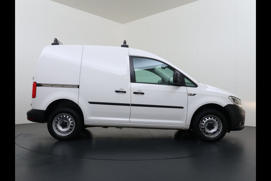 Volkswagen Caddy 2.0TDI Trekhaak Navi Euro 6 Airco Apple Carplay/Android Auto Cruise Control Bluetooth L1H1 BMT Trendline Betonplex Vloer Laden Schuifdeur Wandbetimmering 1.400kg Trekgewicht 1e Eigenaar