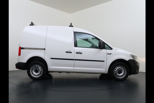 Volkswagen Caddy 2.0TDI Trekhaak Navi Euro 6 Airco Apple Carplay/Android Auto Cruise Control Bluetooth L1H1 BMT Trendline Betonplex Vloer Laden Schuifdeur Wandbetimmering 1.400kg Trekgewicht 1e Eigenaar