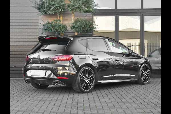 Seat Leon 2.0 TSI CUPRA 300 Panoramadak ACC Alcantara Camera  19 inch vegen