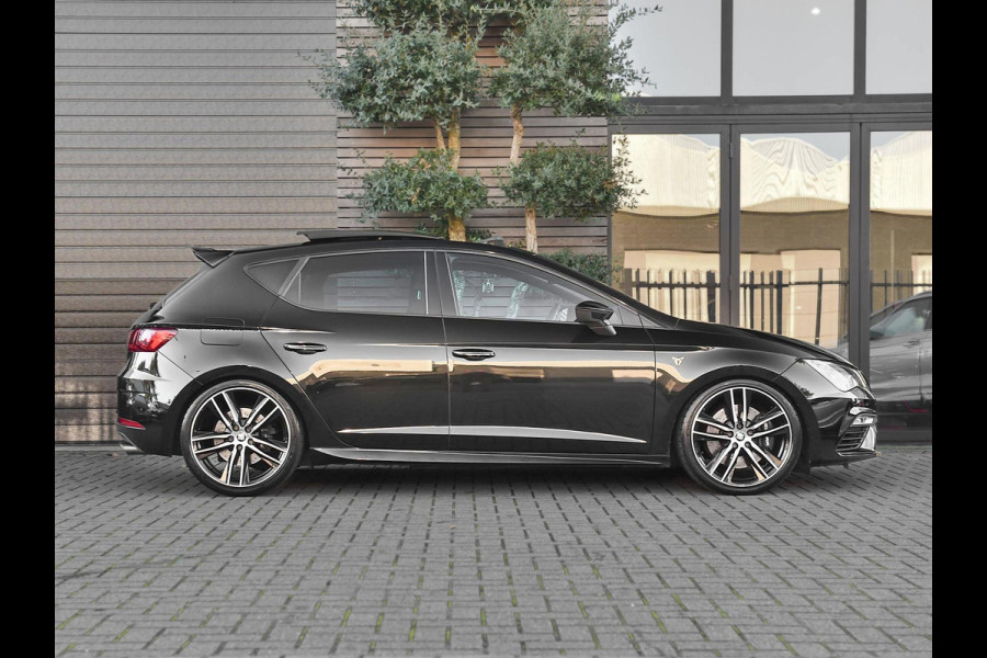 Seat Leon 2.0 TSI CUPRA 300 Panoramadak ACC Alcantara Camera  19 inch vegen