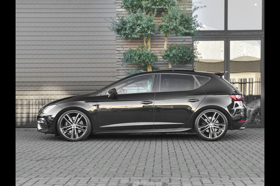 Seat Leon 2.0 TSI CUPRA 300 Panoramadak ACC Alcantara Camera  19 inch vegen