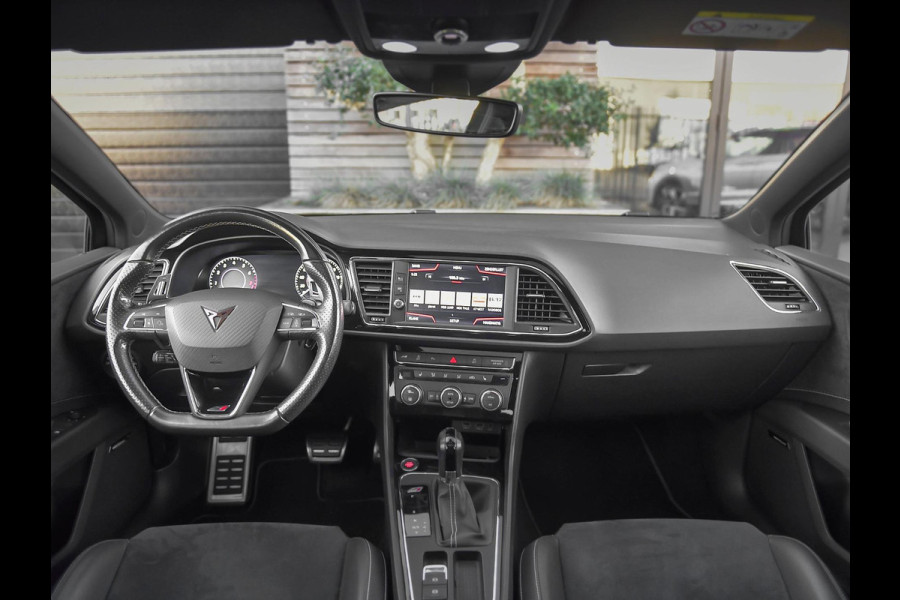 Seat Leon 2.0 TSI CUPRA 300 Panoramadak ACC Alcantara Camera  19 inch vegen