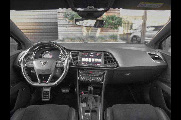 Seat Leon 2.0 TSI CUPRA 300 Panoramadak ACC Alcantara Camera  19 inch vegen