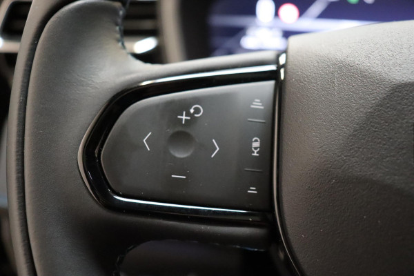 Lynk & Co 01 1.5 Automaat / SoH 95% / Zwarte Hemelbekleding / Panoramadak / LED koplampen / Lichtmetalen velgen 20" / Navigatiesysteem Full Map / Parkeer Assistent / Rijstrooksensor met correctie / Rondomzicht Camera / Digitaal Instrumentenpaneel / Stoelverwarming / Premium Audio / Trekhaak