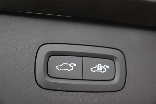 Lynk & Co 01 1.5 Automaat / SoH 95% / Zwarte Hemelbekleding / Panoramadak / LED koplampen / Lichtmetalen velgen 20" / Navigatiesysteem Full Map / Parkeer Assistent / Rijstrooksensor met correctie / Rondomzicht Camera / Digitaal Instrumentenpaneel / Stoelverwarming / Premium Audio / Trekhaak