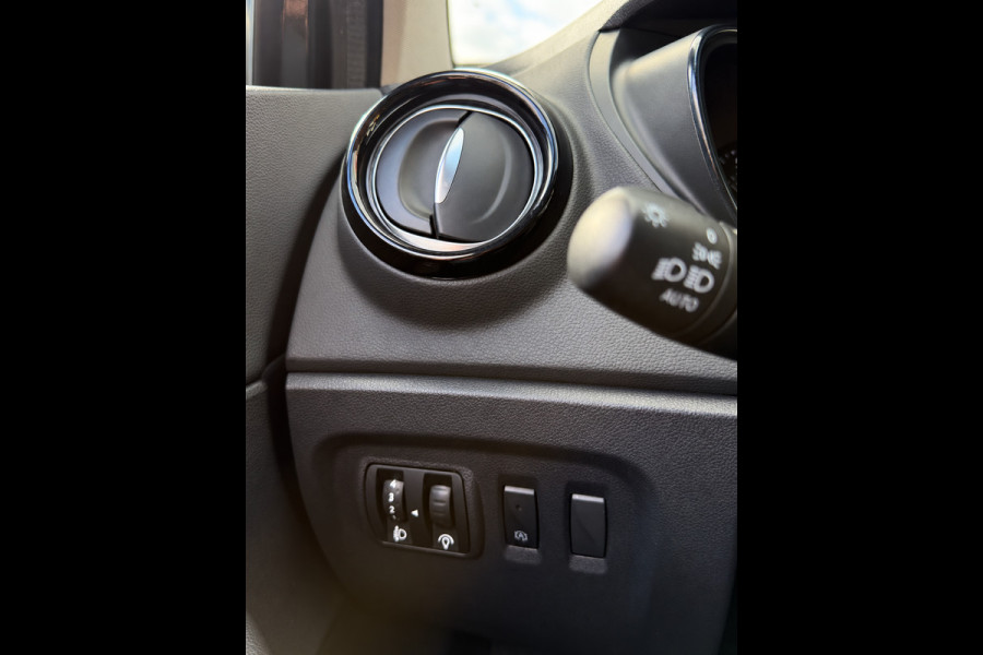 Renault Captur 1.3 TCe Intens AUTOMAAT I Panorama dak I Navigatie I Airco I LED I PDC I Sport velgen
