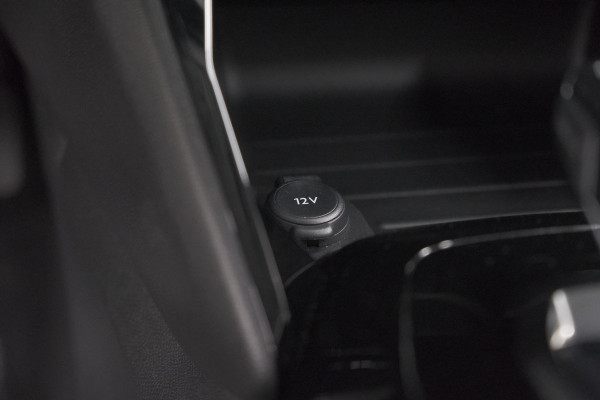 Peugeot 208 PureTech 100 EAT8 Allure | Adaptieve Cruise control |  Camera | Parkeersensoren voor + achter | Navigatie | Apple Carplay